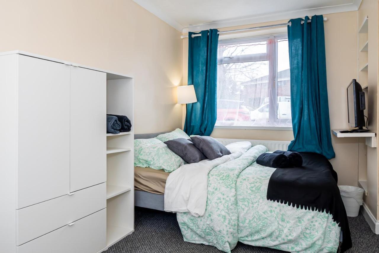 Shirley House 3, Guest House, Self Catering, Self Check In With Smart Locks, Use Of Fully Equipped Kitchen, Close To City Centre, Ideal For Longer Stays, Walking Distance To Bat, 20 Min Drive To Fawley Refinery, Excellent Transport Links Southampton Bagian luar foto