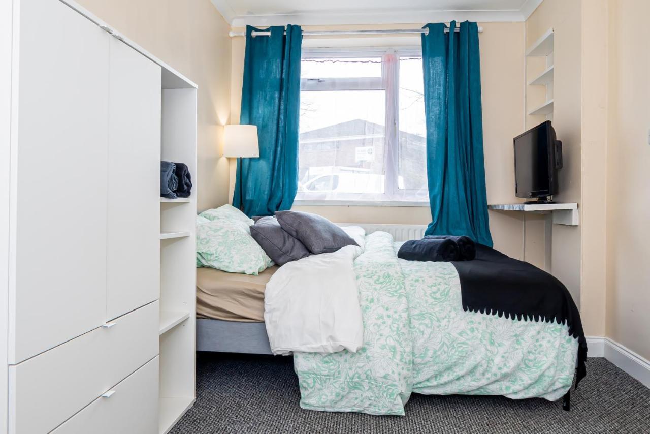 Shirley House 3, Guest House, Self Catering, Self Check In With Smart Locks, Use Of Fully Equipped Kitchen, Close To City Centre, Ideal For Longer Stays, Walking Distance To Bat, 20 Min Drive To Fawley Refinery, Excellent Transport Links Southampton Bagian luar foto