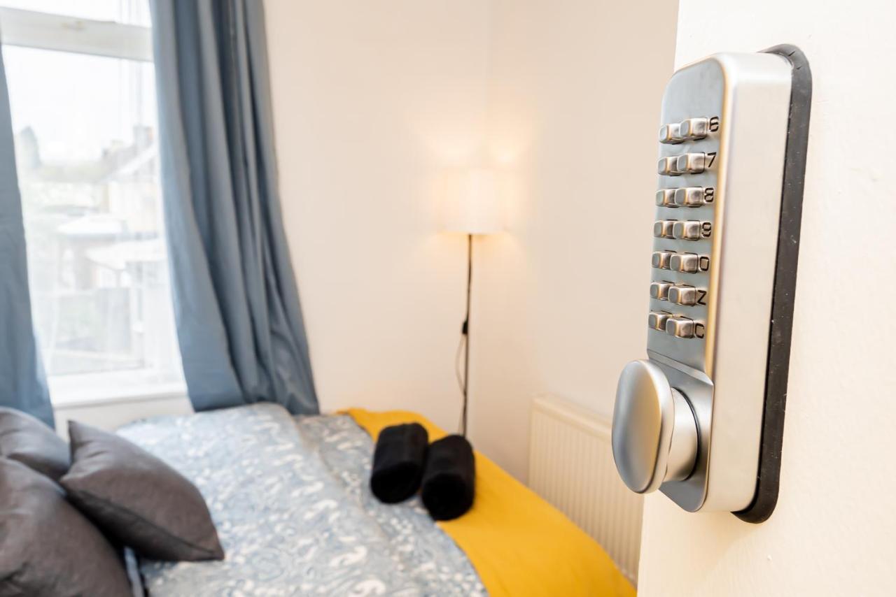 Shirley House 3, Guest House, Self Catering, Self Check In With Smart Locks, Use Of Fully Equipped Kitchen, Close To City Centre, Ideal For Longer Stays, Walking Distance To Bat, 20 Min Drive To Fawley Refinery, Excellent Transport Links Southampton Bagian luar foto