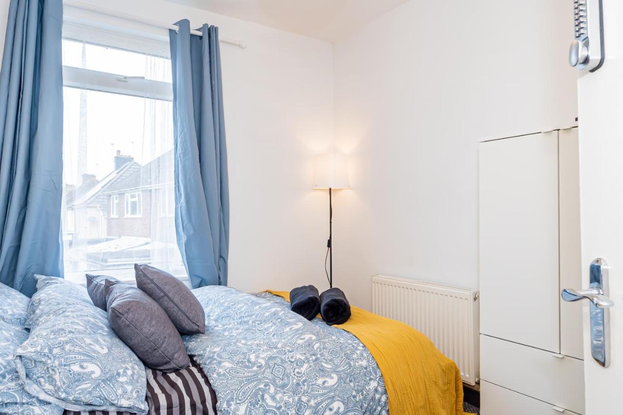 Shirley House 3, Guest House, Self Catering, Self Check In With Smart Locks, Use Of Fully Equipped Kitchen, Close To City Centre, Ideal For Longer Stays, Walking Distance To Bat, 20 Min Drive To Fawley Refinery, Excellent Transport Links Southampton Bagian luar foto