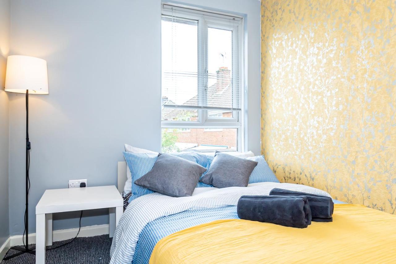 Shirley House 3, Guest House, Self Catering, Self Check In With Smart Locks, Use Of Fully Equipped Kitchen, Close To City Centre, Ideal For Longer Stays, Walking Distance To Bat, 20 Min Drive To Fawley Refinery, Excellent Transport Links Southampton Bagian luar foto