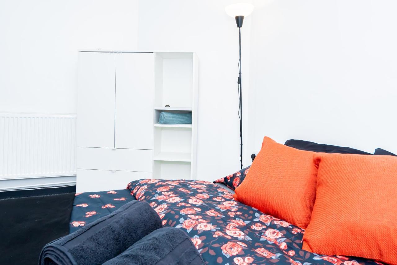 Shirley House 3, Guest House, Self Catering, Self Check In With Smart Locks, Use Of Fully Equipped Kitchen, Close To City Centre, Ideal For Longer Stays, Walking Distance To Bat, 20 Min Drive To Fawley Refinery, Excellent Transport Links Southampton Bagian luar foto