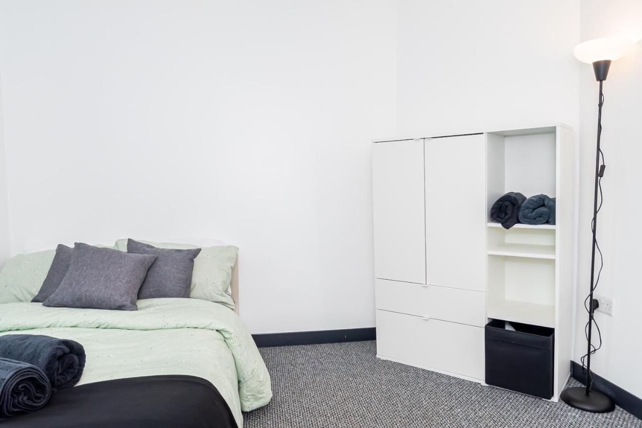 Shirley House 3, Guest House, Self Catering, Self Check In With Smart Locks, Use Of Fully Equipped Kitchen, Close To City Centre, Ideal For Longer Stays, Walking Distance To Bat, 20 Min Drive To Fawley Refinery, Excellent Transport Links Southampton Bagian luar foto