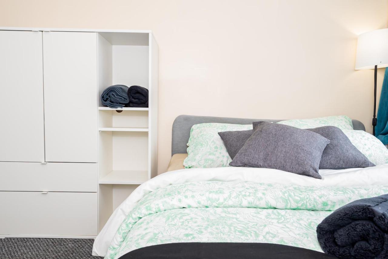 Shirley House 3, Guest House, Self Catering, Self Check In With Smart Locks, Use Of Fully Equipped Kitchen, Close To City Centre, Ideal For Longer Stays, Walking Distance To Bat, 20 Min Drive To Fawley Refinery, Excellent Transport Links Southampton Bagian luar foto