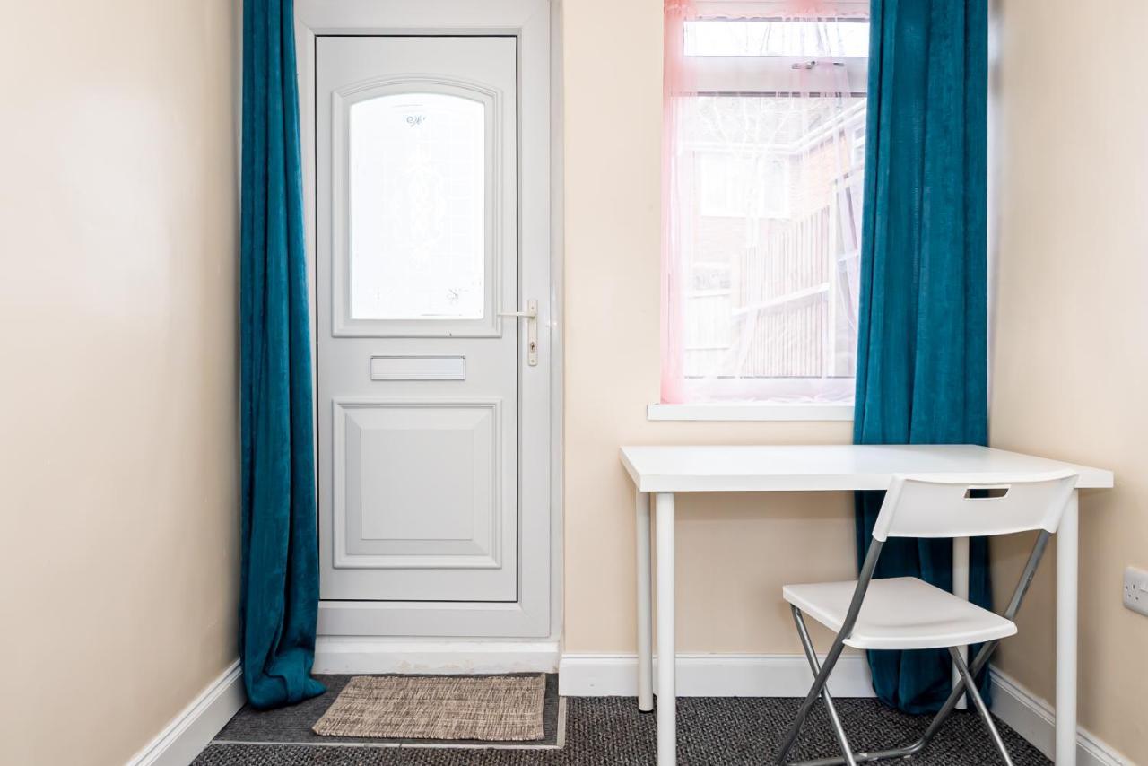 Shirley House 3, Guest House, Self Catering, Self Check In With Smart Locks, Use Of Fully Equipped Kitchen, Close To City Centre, Ideal For Longer Stays, Walking Distance To Bat, 20 Min Drive To Fawley Refinery, Excellent Transport Links Southampton Bagian luar foto