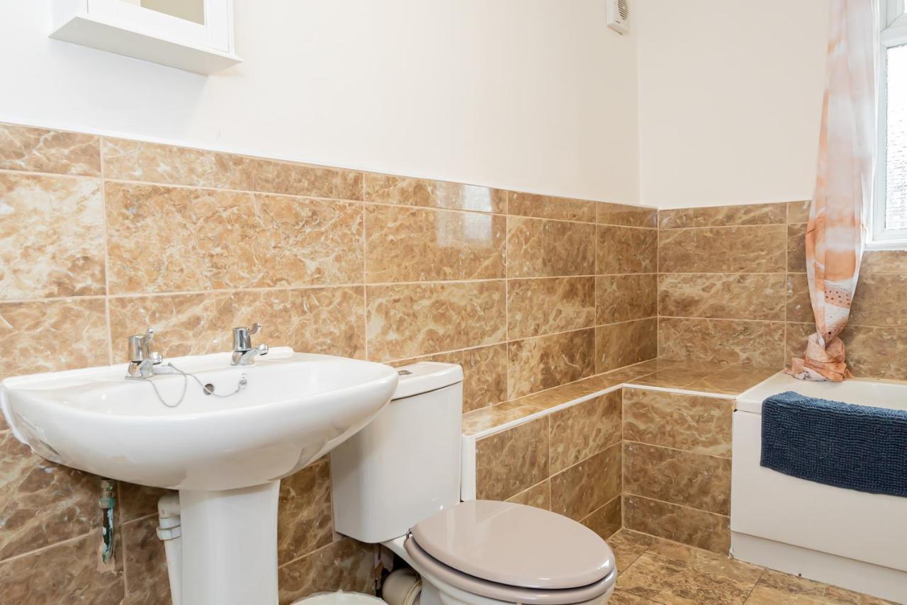 Shirley House 3, Guest House, Self Catering, Self Check In With Smart Locks, Use Of Fully Equipped Kitchen, Close To City Centre, Ideal For Longer Stays, Walking Distance To Bat, 20 Min Drive To Fawley Refinery, Excellent Transport Links Southampton Bagian luar foto