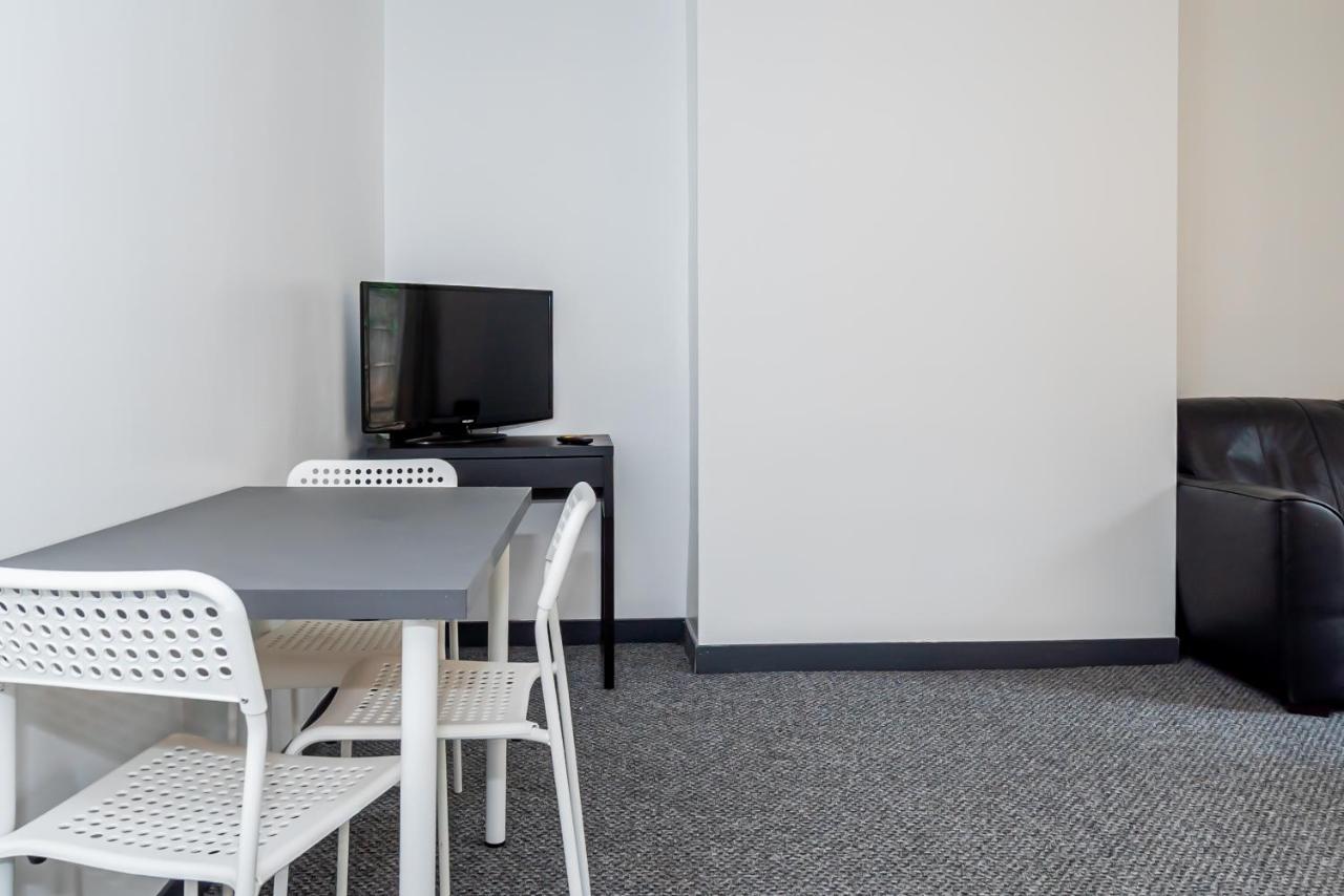 Shirley House 3, Guest House, Self Catering, Self Check In With Smart Locks, Use Of Fully Equipped Kitchen, Close To City Centre, Ideal For Longer Stays, Walking Distance To Bat, 20 Min Drive To Fawley Refinery, Excellent Transport Links Southampton Bagian luar foto