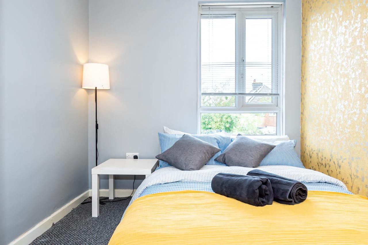 Shirley House 3, Guest House, Self Catering, Self Check In With Smart Locks, Use Of Fully Equipped Kitchen, Close To City Centre, Ideal For Longer Stays, Walking Distance To Bat, 20 Min Drive To Fawley Refinery, Excellent Transport Links Southampton Bagian luar foto