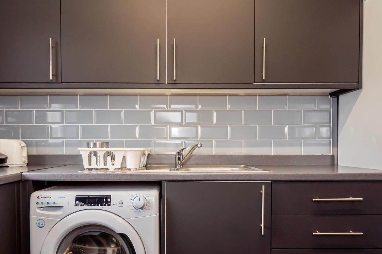 Shirley House 3, Guest House, Self Catering, Self Check In With Smart Locks, Use Of Fully Equipped Kitchen, Close To City Centre, Ideal For Longer Stays, Walking Distance To Bat, 20 Min Drive To Fawley Refinery, Excellent Transport Links Southampton Bagian luar foto