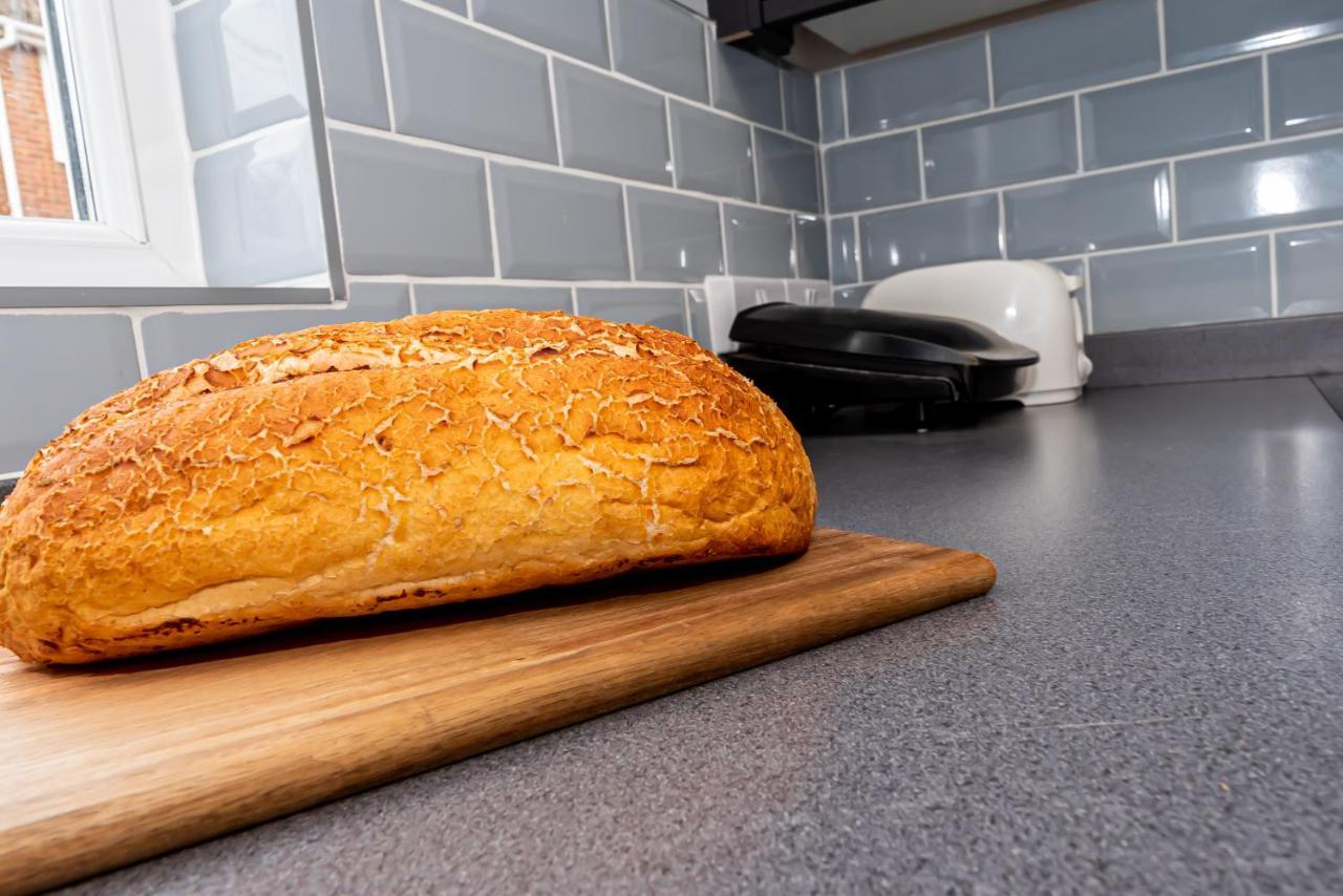 Shirley House 3, Guest House, Self Catering, Self Check In With Smart Locks, Use Of Fully Equipped Kitchen, Close To City Centre, Ideal For Longer Stays, Walking Distance To Bat, 20 Min Drive To Fawley Refinery, Excellent Transport Links Southampton Bagian luar foto