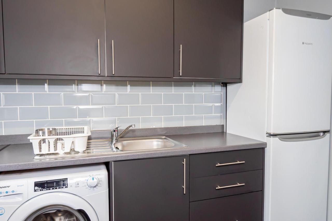 Shirley House 3, Guest House, Self Catering, Self Check In With Smart Locks, Use Of Fully Equipped Kitchen, Close To City Centre, Ideal For Longer Stays, Walking Distance To Bat, 20 Min Drive To Fawley Refinery, Excellent Transport Links Southampton Bagian luar foto
