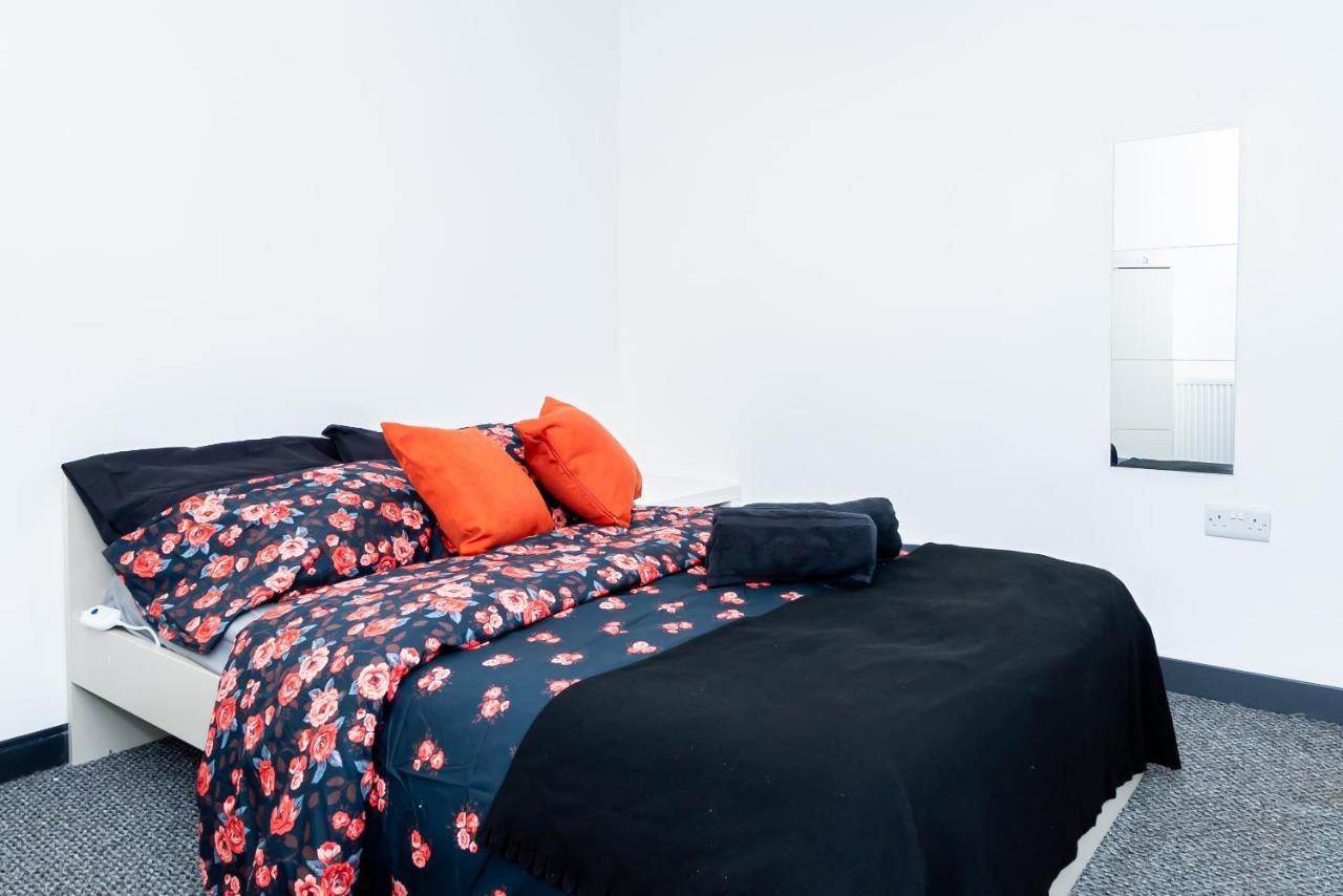 Shirley House 3, Guest House, Self Catering, Self Check In With Smart Locks, Use Of Fully Equipped Kitchen, Close To City Centre, Ideal For Longer Stays, Walking Distance To Bat, 20 Min Drive To Fawley Refinery, Excellent Transport Links Southampton Bagian luar foto