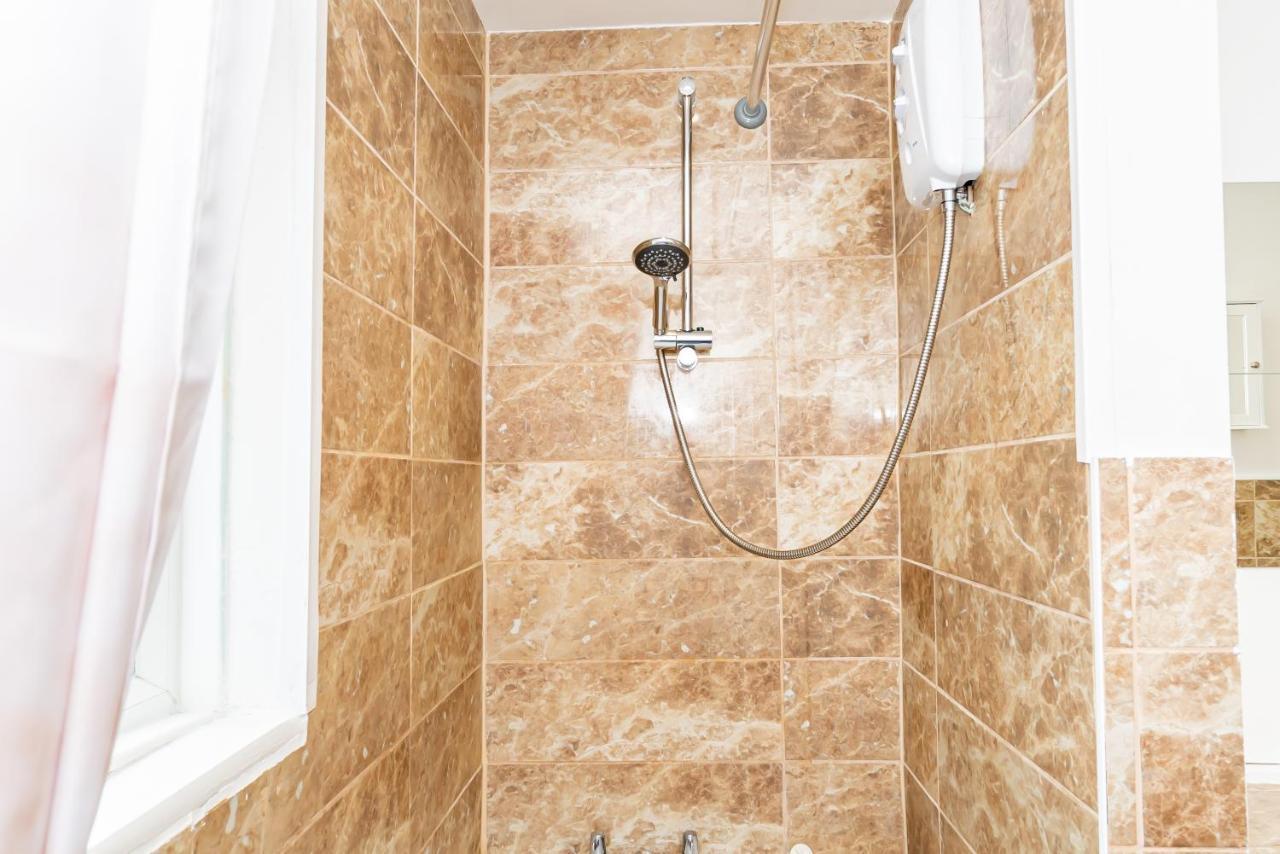 Shirley House 3, Guest House, Self Catering, Self Check In With Smart Locks, Use Of Fully Equipped Kitchen, Close To City Centre, Ideal For Longer Stays, Walking Distance To Bat, 20 Min Drive To Fawley Refinery, Excellent Transport Links Southampton Bagian luar foto