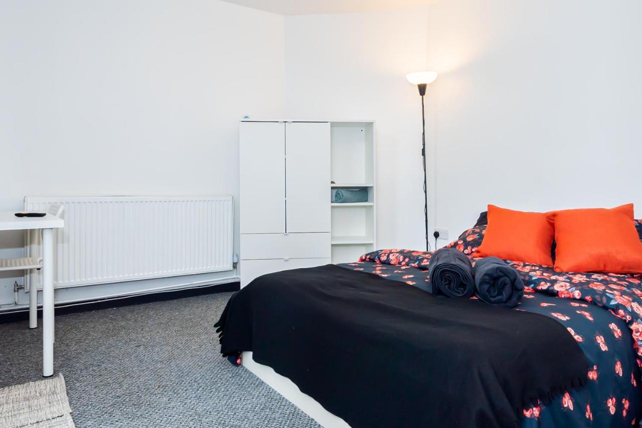 Shirley House 3, Guest House, Self Catering, Self Check In With Smart Locks, Use Of Fully Equipped Kitchen, Close To City Centre, Ideal For Longer Stays, Walking Distance To Bat, 20 Min Drive To Fawley Refinery, Excellent Transport Links Southampton Bagian luar foto