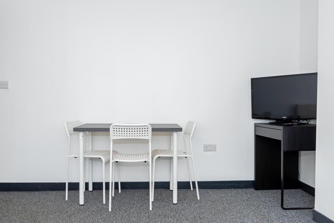 Shirley House 3, Guest House, Self Catering, Self Check In With Smart Locks, Use Of Fully Equipped Kitchen, Close To City Centre, Ideal For Longer Stays, Walking Distance To Bat, 20 Min Drive To Fawley Refinery, Excellent Transport Links Southampton Bagian luar foto