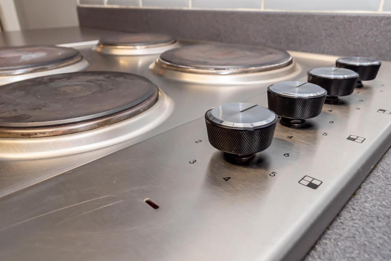 Shirley House 3, Guest House, Self Catering, Self Check In With Smart Locks, Use Of Fully Equipped Kitchen, Close To City Centre, Ideal For Longer Stays, Walking Distance To Bat, 20 Min Drive To Fawley Refinery, Excellent Transport Links Southampton Bagian luar foto