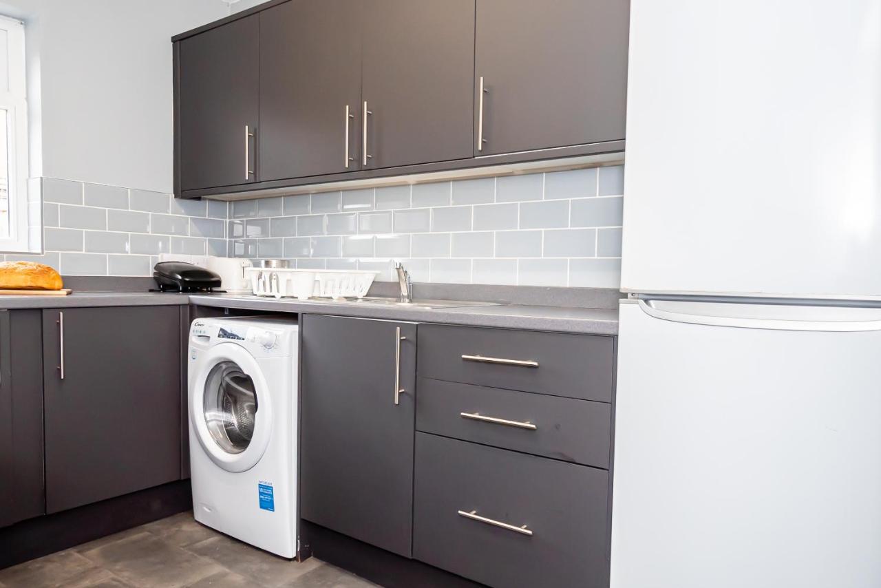 Shirley House 3, Guest House, Self Catering, Self Check In With Smart Locks, Use Of Fully Equipped Kitchen, Close To City Centre, Ideal For Longer Stays, Walking Distance To Bat, 20 Min Drive To Fawley Refinery, Excellent Transport Links Southampton Bagian luar foto