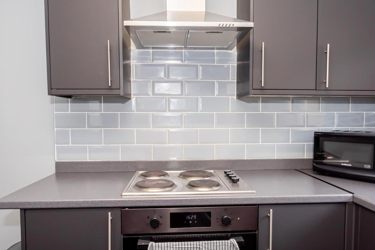 Shirley House 3, Guest House, Self Catering, Self Check In With Smart Locks, Use Of Fully Equipped Kitchen, Close To City Centre, Ideal For Longer Stays, Walking Distance To Bat, 20 Min Drive To Fawley Refinery, Excellent Transport Links Southampton Bagian luar foto