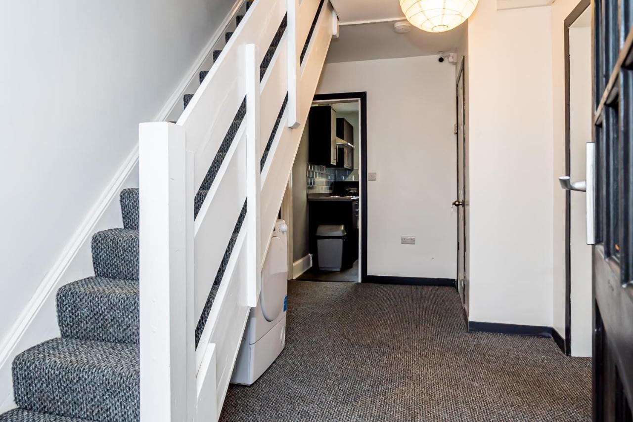 Shirley House 3, Guest House, Self Catering, Self Check In With Smart Locks, Use Of Fully Equipped Kitchen, Close To City Centre, Ideal For Longer Stays, Walking Distance To Bat, 20 Min Drive To Fawley Refinery, Excellent Transport Links Southampton Bagian luar foto