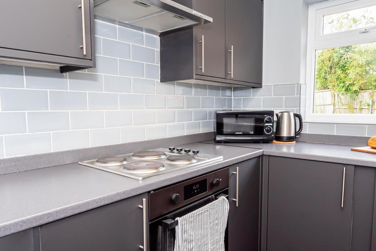 Shirley House 3, Guest House, Self Catering, Self Check In With Smart Locks, Use Of Fully Equipped Kitchen, Close To City Centre, Ideal For Longer Stays, Walking Distance To Bat, 20 Min Drive To Fawley Refinery, Excellent Transport Links Southampton Bagian luar foto