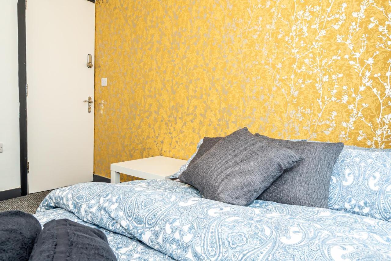 Shirley House 3, Guest House, Self Catering, Self Check In With Smart Locks, Use Of Fully Equipped Kitchen, Close To City Centre, Ideal For Longer Stays, Walking Distance To Bat, 20 Min Drive To Fawley Refinery, Excellent Transport Links Southampton Bagian luar foto
