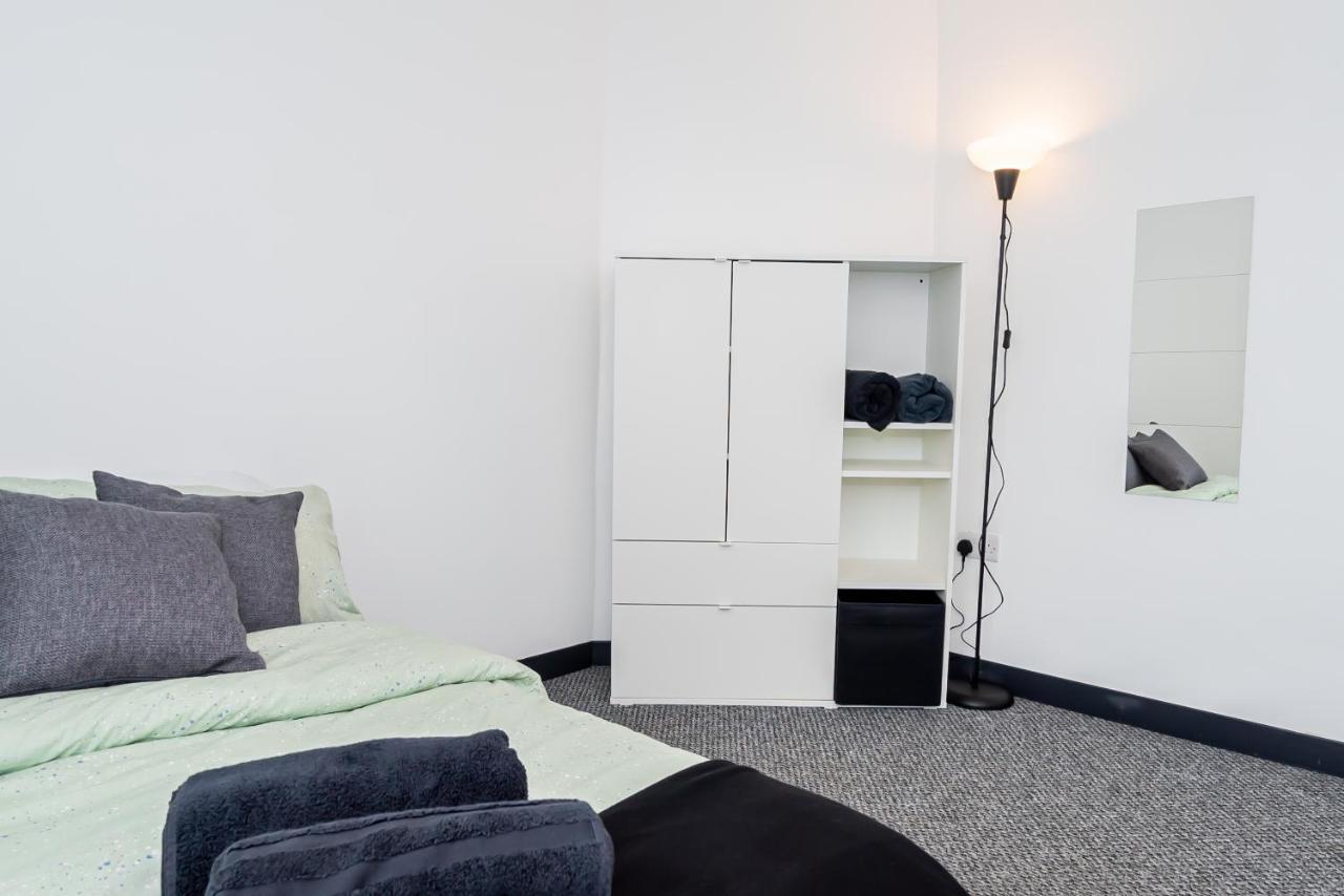 Shirley House 3, Guest House, Self Catering, Self Check In With Smart Locks, Use Of Fully Equipped Kitchen, Close To City Centre, Ideal For Longer Stays, Walking Distance To Bat, 20 Min Drive To Fawley Refinery, Excellent Transport Links Southampton Bagian luar foto