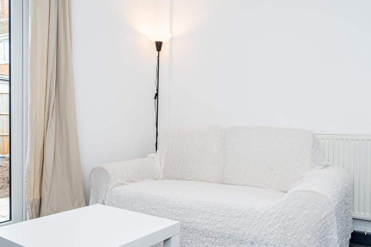 Shirley House 3, Guest House, Self Catering, Self Check In With Smart Locks, Use Of Fully Equipped Kitchen, Close To City Centre, Ideal For Longer Stays, Walking Distance To Bat, 20 Min Drive To Fawley Refinery, Excellent Transport Links Southampton Bagian luar foto