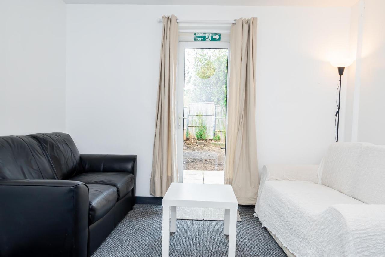 Shirley House 3, Guest House, Self Catering, Self Check In With Smart Locks, Use Of Fully Equipped Kitchen, Close To City Centre, Ideal For Longer Stays, Walking Distance To Bat, 20 Min Drive To Fawley Refinery, Excellent Transport Links Southampton Bagian luar foto