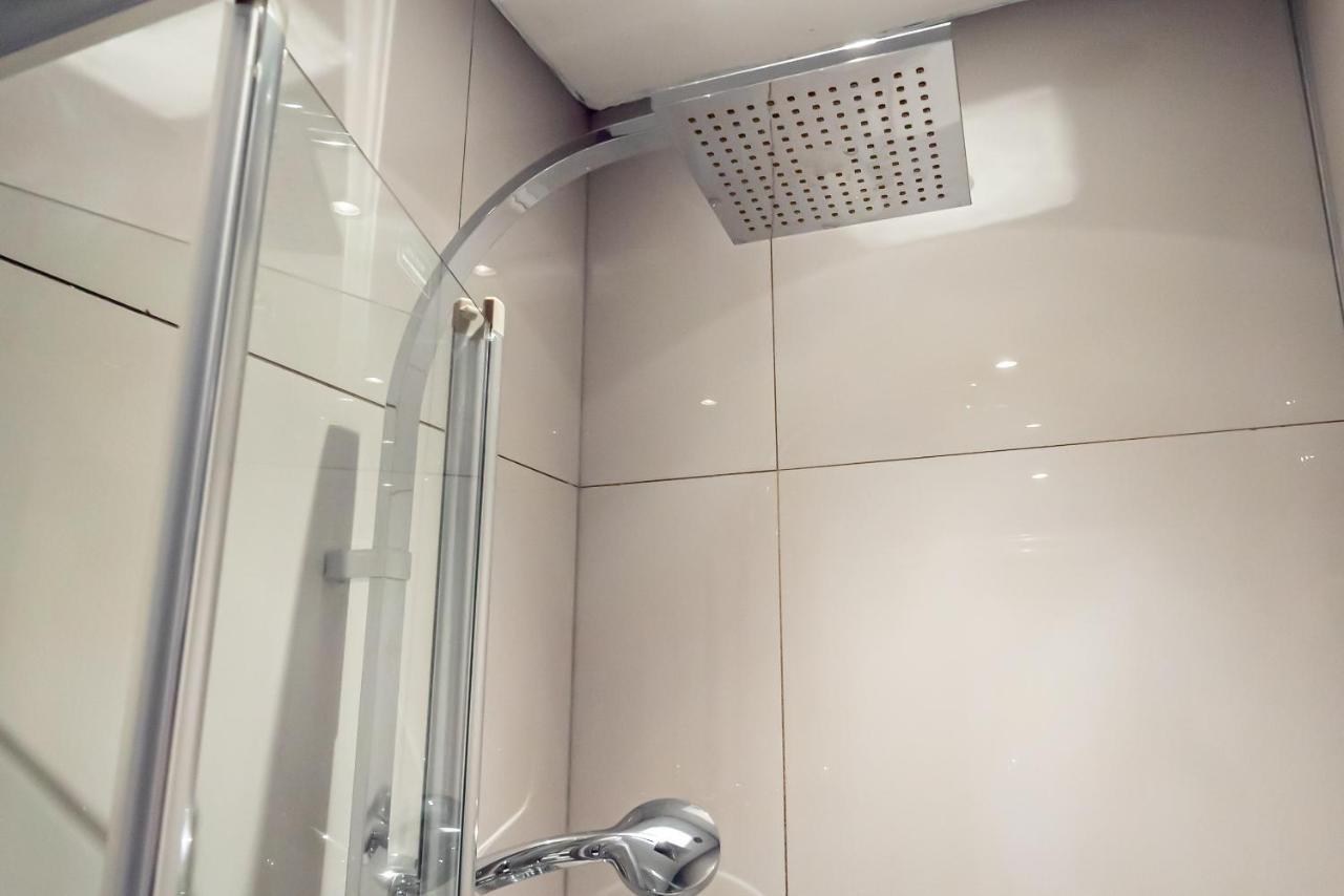 Shirley House 3, Guest House, Self Catering, Self Check In With Smart Locks, Use Of Fully Equipped Kitchen, Close To City Centre, Ideal For Longer Stays, Walking Distance To Bat, 20 Min Drive To Fawley Refinery, Excellent Transport Links Southampton Bagian luar foto
