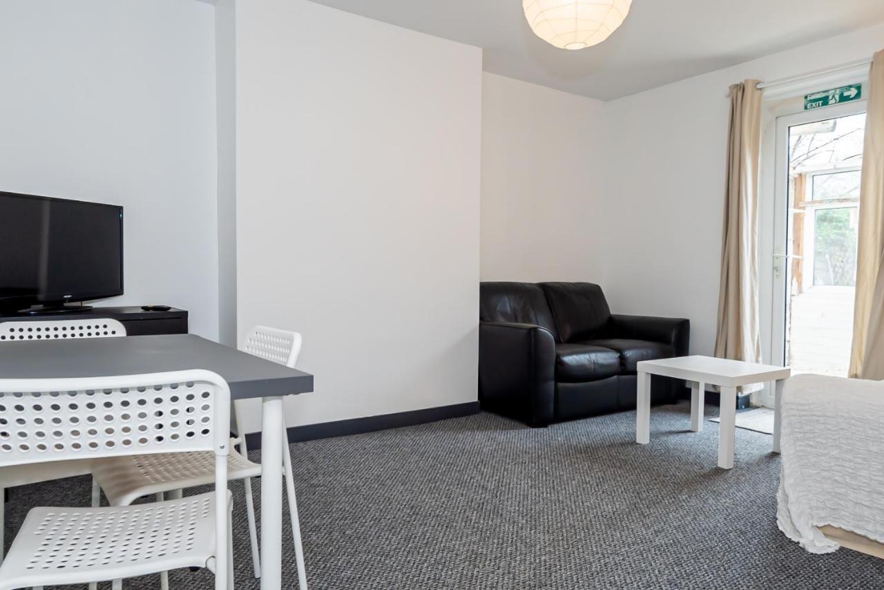 Shirley House 3, Guest House, Self Catering, Self Check In With Smart Locks, Use Of Fully Equipped Kitchen, Close To City Centre, Ideal For Longer Stays, Walking Distance To Bat, 20 Min Drive To Fawley Refinery, Excellent Transport Links Southampton Bagian luar foto